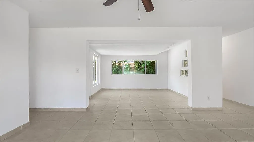 3 bed, 2.0 bath, 1241 sqft, $3,750 — Photo 4