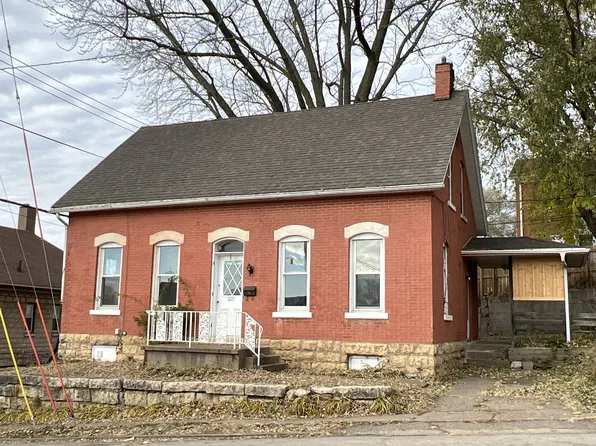 621 E 24th St, Dubuque, IA 52001