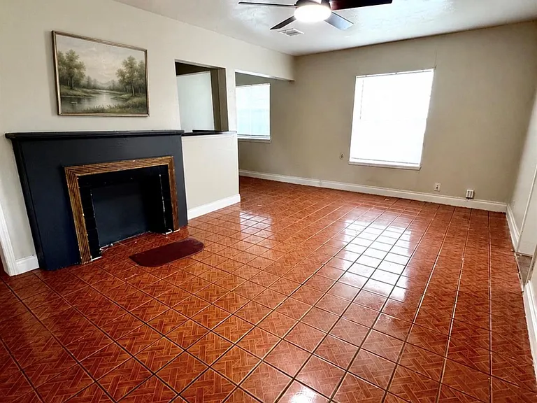 604 Spooner St — Photo 2