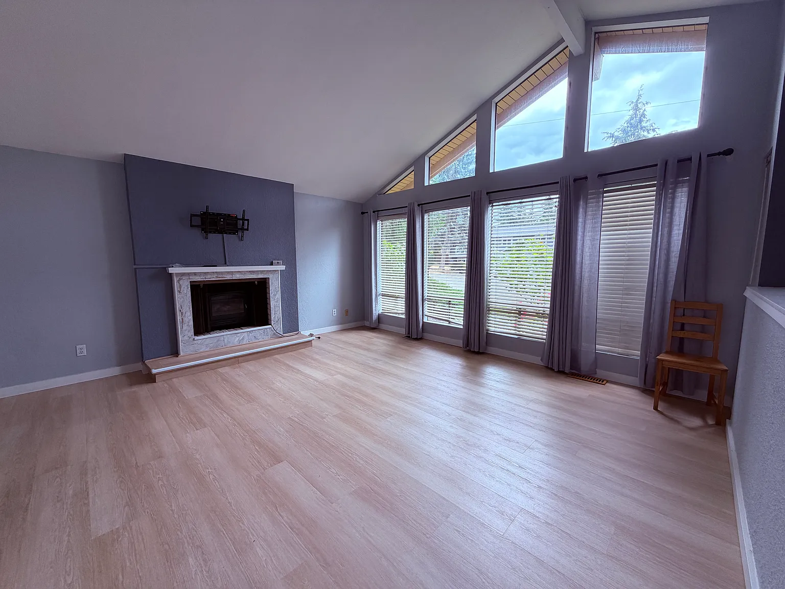 5 bed, 3.5 bath, 2706 sqft, $4,600 — Photo 4