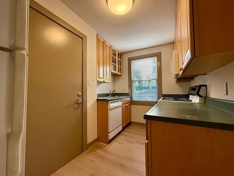 1400 Kenmore Ave #D2 — Photo 5