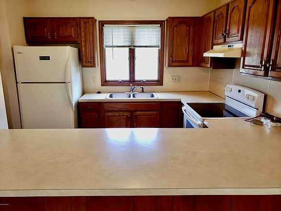 4th image of 969 Laketown Dr #18