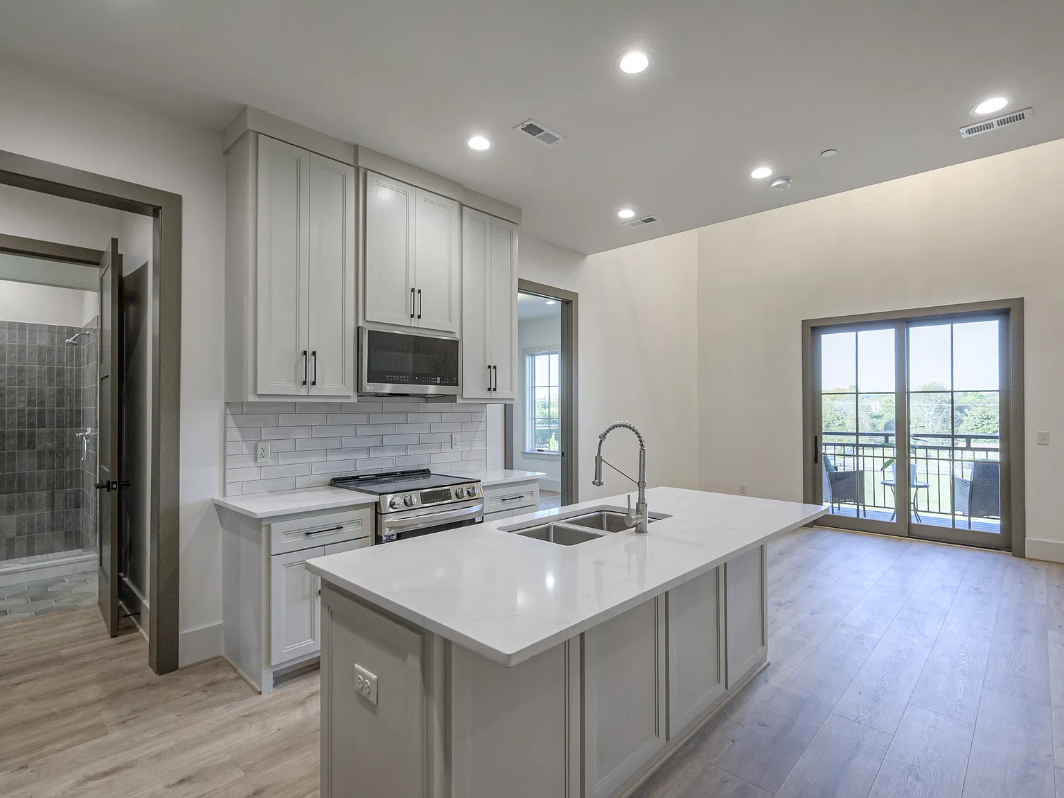 2 bed, 1110 sqft, $2,975 — Photo 4