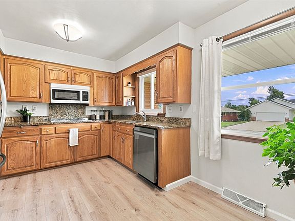 3rd image of 732 29th St NE