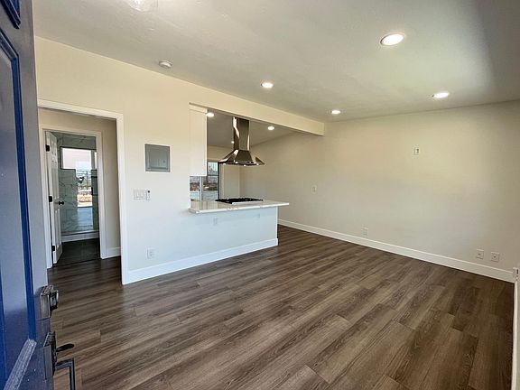 3rd image of 478 Palm Dr
