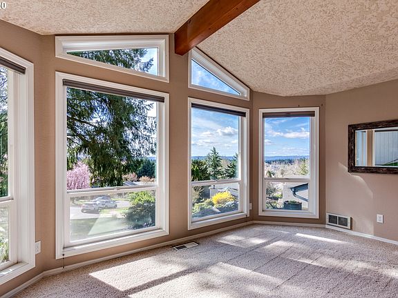 4th image of 2408 NE 154th Cir