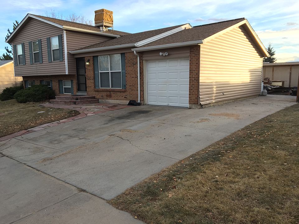 House front and garage 