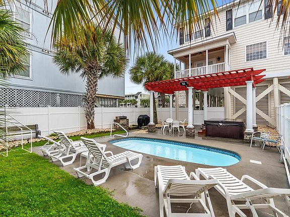 3rd image of 601 N Waccamaw Dr. unit A