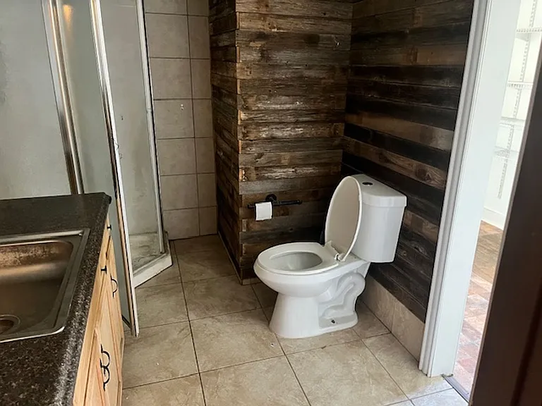 4239 SW 9th Ave — Photo 5