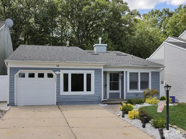 13 Portsmouth Dr, Old Bridge, NJ 08857