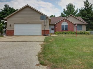 2141 Sandra Ln, Monticello, IL 61856