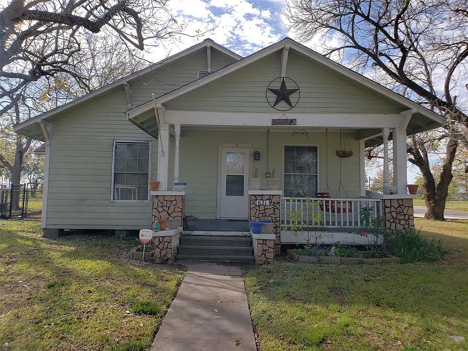 1st image of 621 N Avenue A