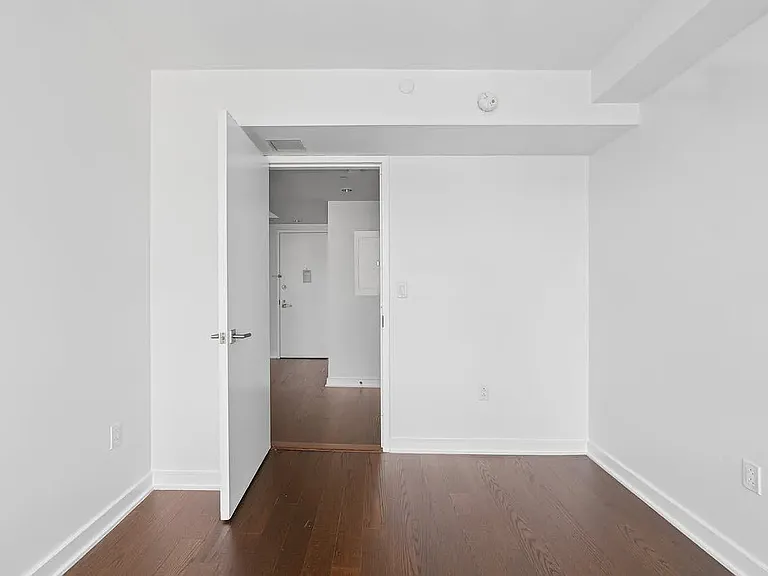 400 W 113th St #1506 — Photo 10