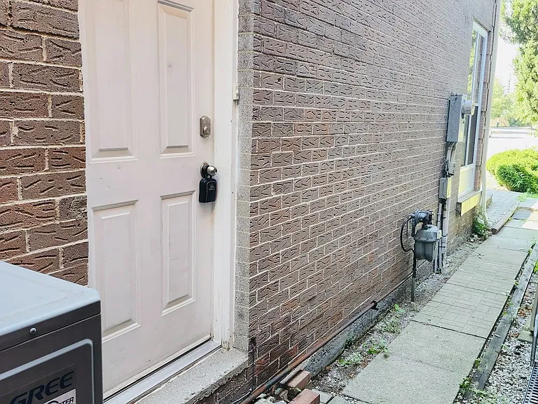 15 Saintsbury Sq #BASEMENT — Photo 12