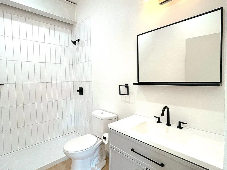 416 W Benson St #6 — Photo 9