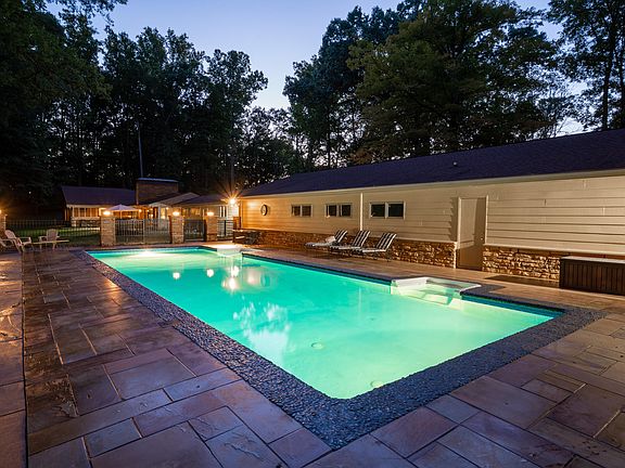 5th image of 4507 Tanglewood Dr