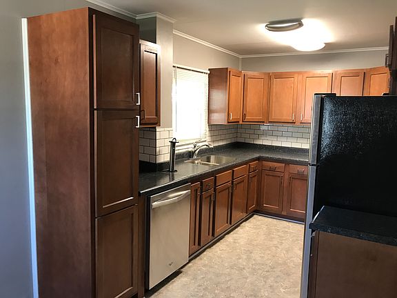 Kitchen wash area. 