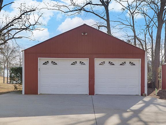 5th image of 142 Circle Dr #C