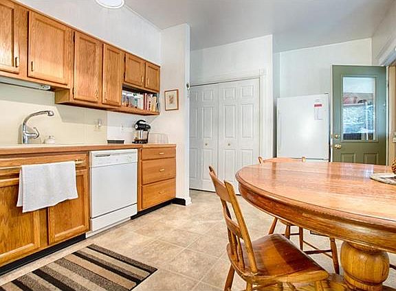 4th image of 3316 Easton Ave