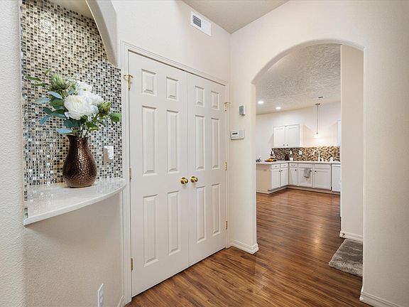 4th image of 6007 Mia Ln