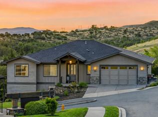 1017 Fawnhills Cir, Medford, OR 97504