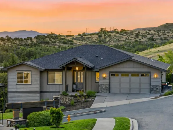 1017 Fawnhills Cir, Medford, OR 97504