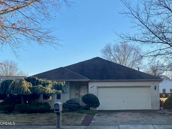 61 Peasley Drive, Marlboro, NJ 07746