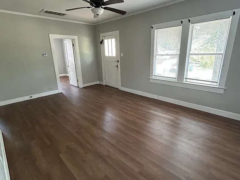 508 W Elk St — Photo 2