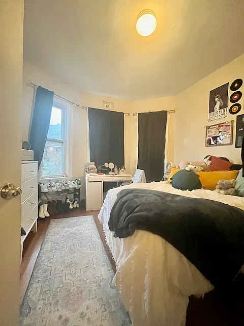 4 bed, 1.5 bath, 9999 sqft, $5,000 — Photo 3