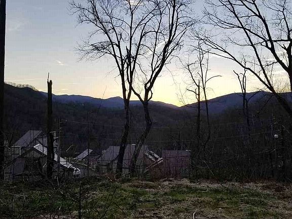 2nd image of 604 Woodland Dr