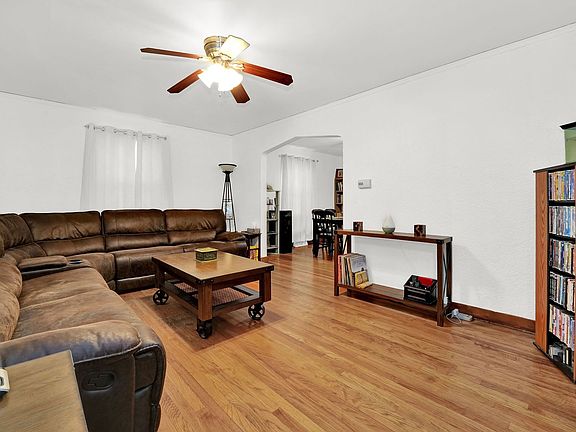 4th image of 3648 W 68th Pl