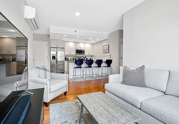 5th image of 4604 Vernon Blvd APT 5C