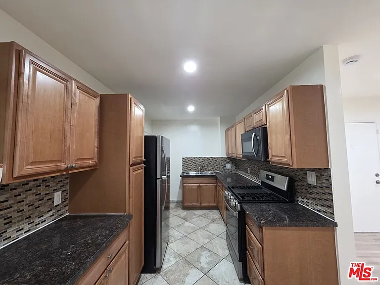 1224 N Fairfax Ave #7 — Photo 11
