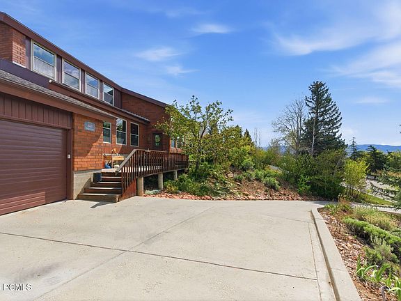 4th image of 661 Ridge Dr