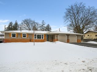 2365 Bies Dr, Golden Valley, MN 55427