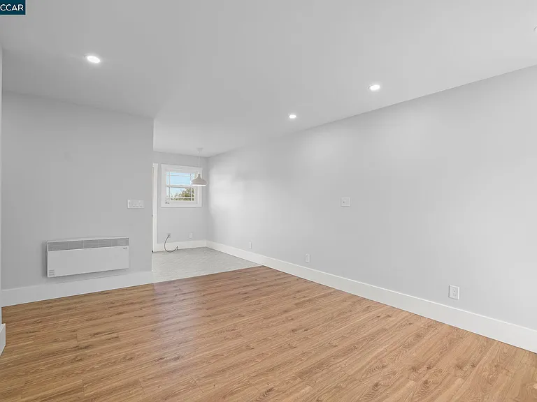 1325 Hopkins St — Photo 16