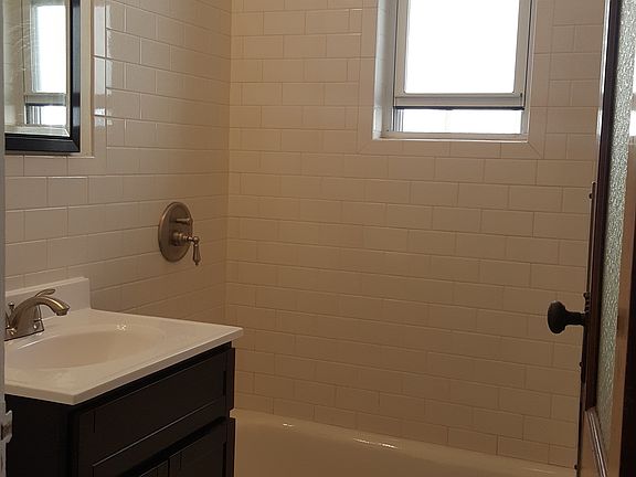 4th image of 2549 47th St #2