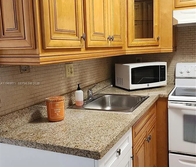 9405 W Flagler St #D204 — Photo 5