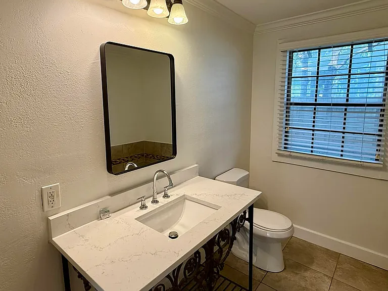 5910 Victor St — Photo 4