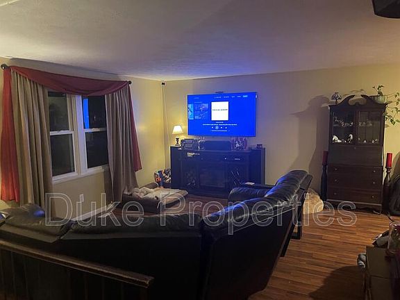 4th image of 6 Bishopgate Dr Unit 1