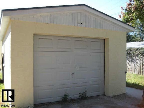 1 Car Garage