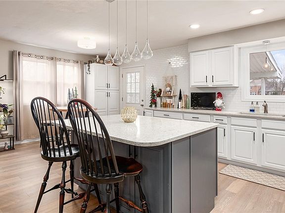 5th image of 358 Rose Ln