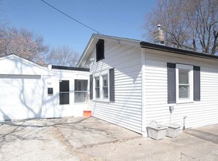 901 28th 1/2 St, Bettendorf, IA 52722