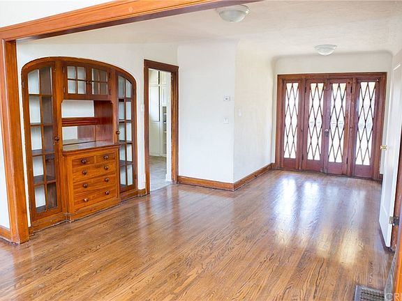 5th image of 5317 Deane Ave