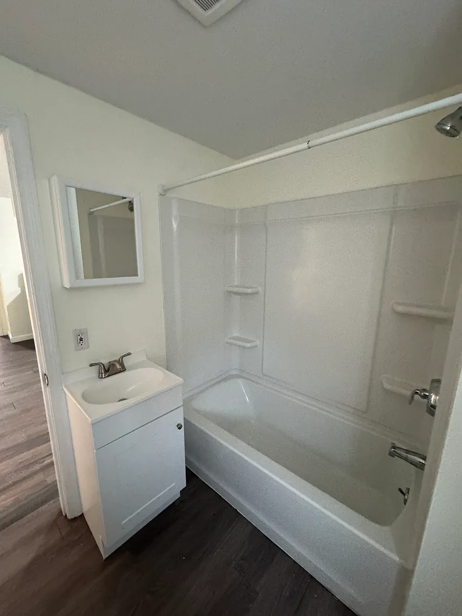 Building Photo - 9 Bowers St #1