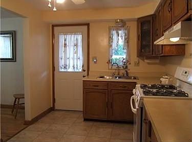 2nd image of 147 Sunny Dr