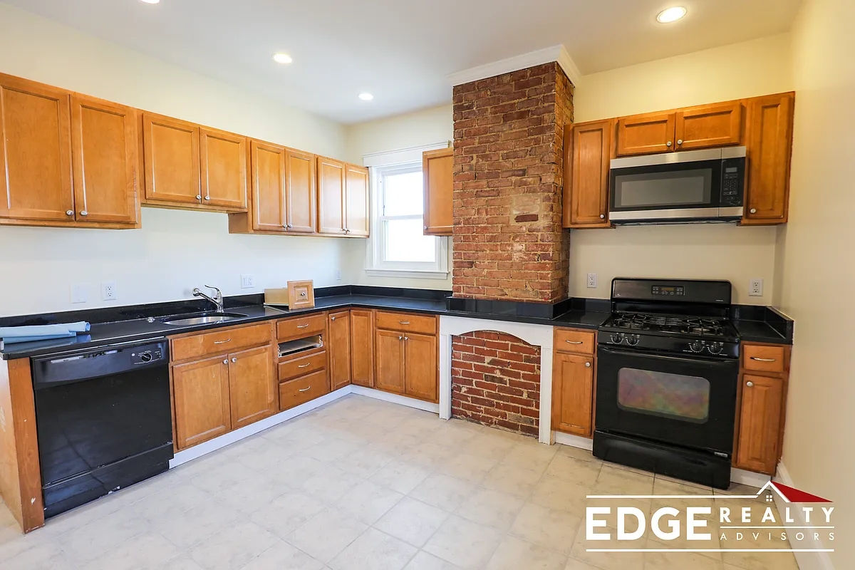 Building Photo - 74 Aldie St #1