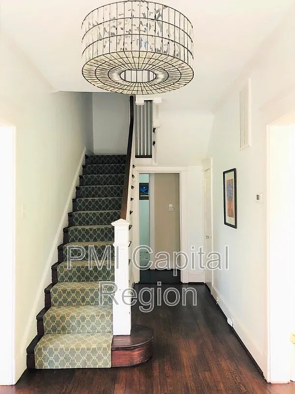 4 bed, 3.5 bath, 2677 sqft, $6,440 — Photo 2