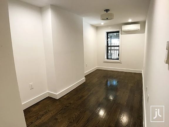 3rd image of 211 Moffat St #1