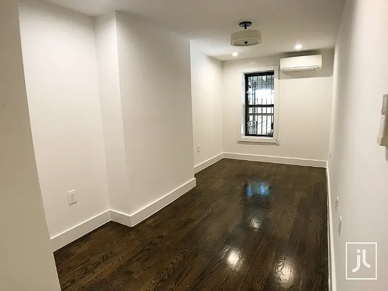 211 Moffat St #1 — Photo 6